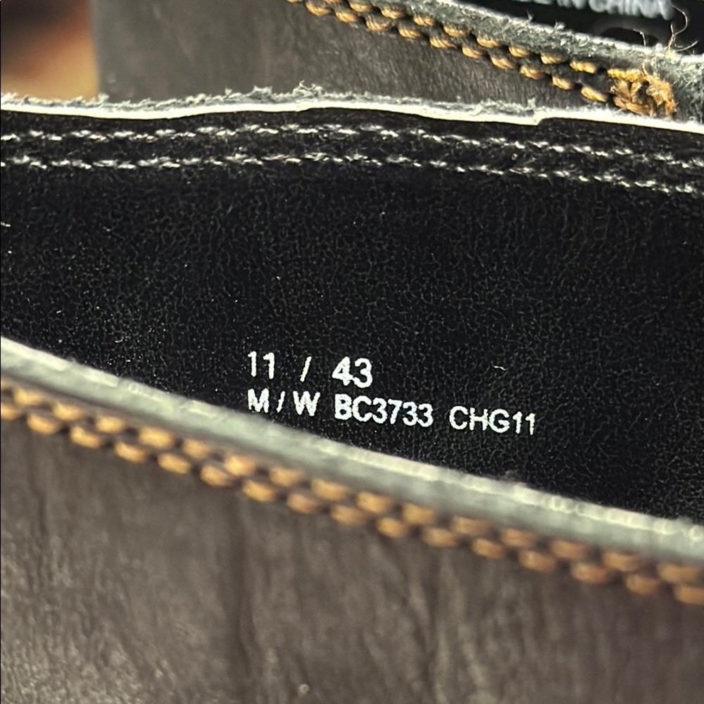 BOC Black Heeled Boots with Textured Leather Finish - Picture 4 of 12